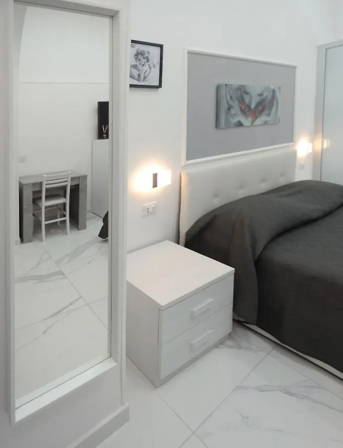 Othalan B&B Naples 0*,  Italie
